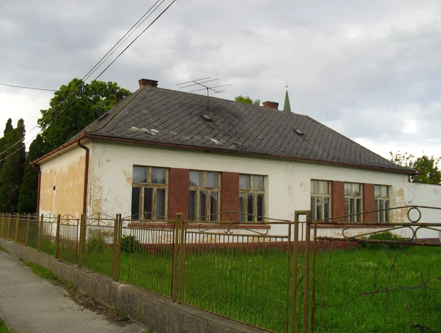 a régi iskola épülete